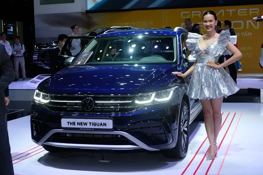 https://otohoangkim-storage.sgp1.cdn.digitaloceanspaces.com/volkswagen-trinh-lang-tiguan-moi-tai-vietnam-motor-show-2022-gia-1-999-ty-0-900x900.webp