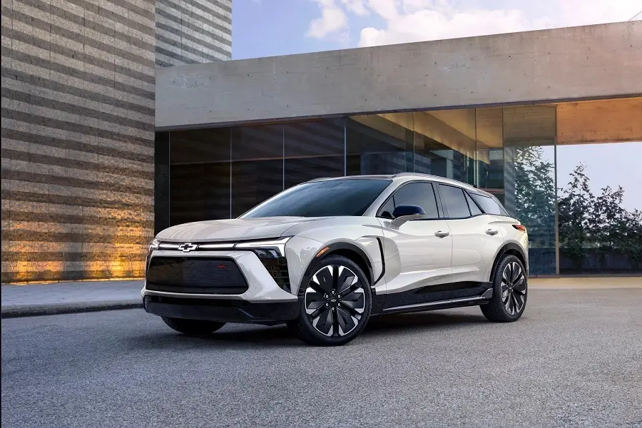 https://otohoangkim-storage.sgp1.cdn.digitaloceanspaces.com/xe-dien-chevrolet-blazer-ev-2024-di-duoc-514-km-co-ca-xe-danh-rieng-cho-7-900x900.webp