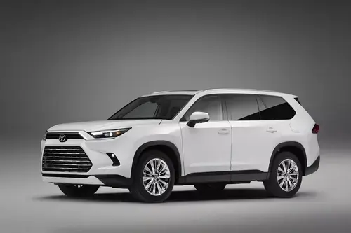 xe-gam-cao-7-cho-toyota-grand-highlander-ra-mat