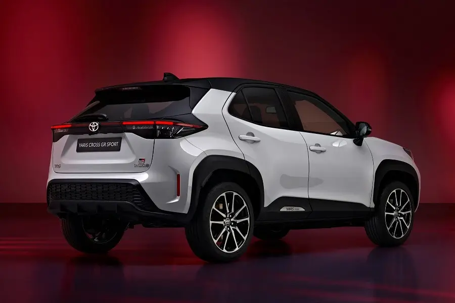 https://otohoangkim-storage.sgp1.cdn.digitaloceanspaces.com/yaris-cross-gr-sport-mau-suv-the-thao-co-nho-ra-mat-thi-truong-cha-1-900x900.webp